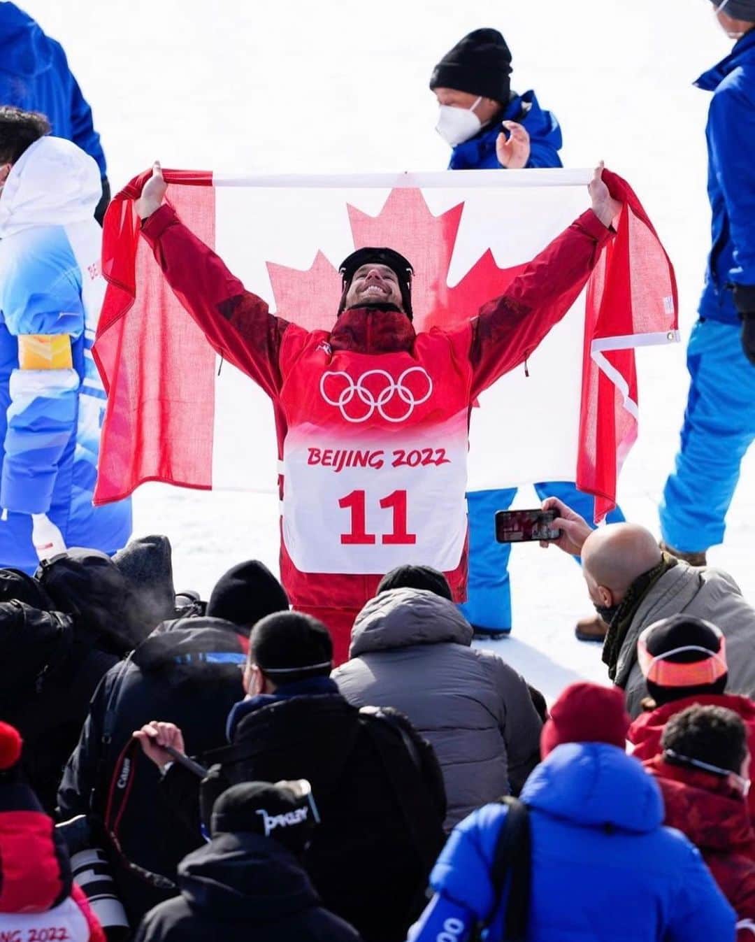 マックス・パロットのインスタグラム：「OMFG!!!!! This feels unreal 🤯 I can’t thank enough all of you for the kind words!!!! So much has gone behind this WIN!!! 🙏🏻 Insane riding from @markmcmorris and @mingsuyi 🔥 Was a crazy final!!!」
