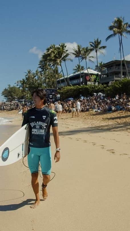 ミグエル・プッポのインスタグラム：「Meu caminho até a semifinal aqui em Pipeline🙌💙 #14 #hawaii (🎥: @brunozanin_ )」