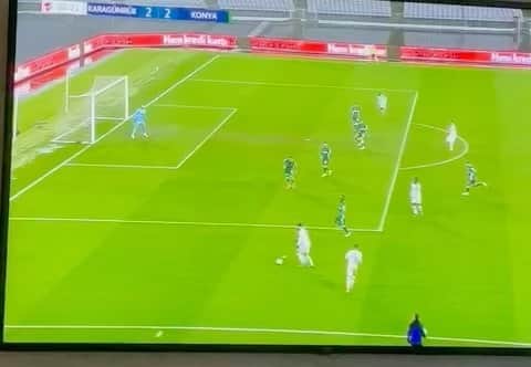 アーメド・ムサのインスタグラム：「Important Win Tonight, well done Mates 🙏💪🔴⚫️ @karagumruk_sk」