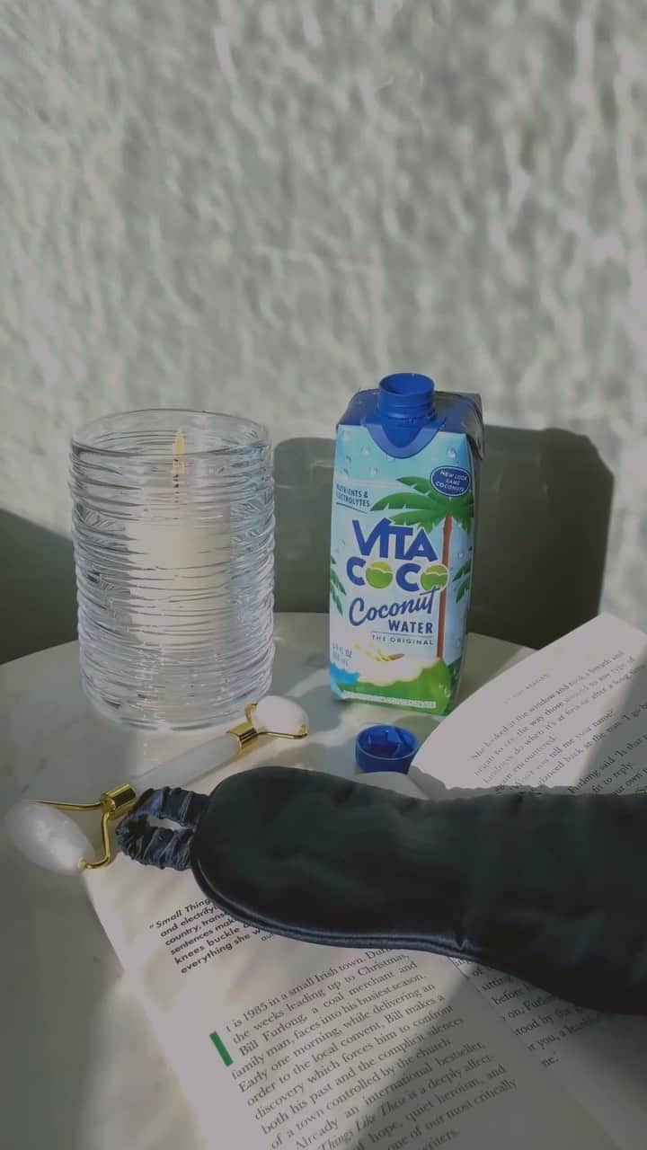 Vita Coco Coconut Waterのインスタグラム：「Our self-care Hangover Kit is complete with an eye mask, face roller, and coconut water, Of course.  But you don’t have to be hungover from a late night out to take advantage of these things. You could have a ‘I am exhausted from work’ hangover and ‘I ate a whole pile of French Fries’ hangover, or whatever is making you feel kinda bleh.   That’s what our hangover subscription is for. To make you feel a little or a lot less bleh.」