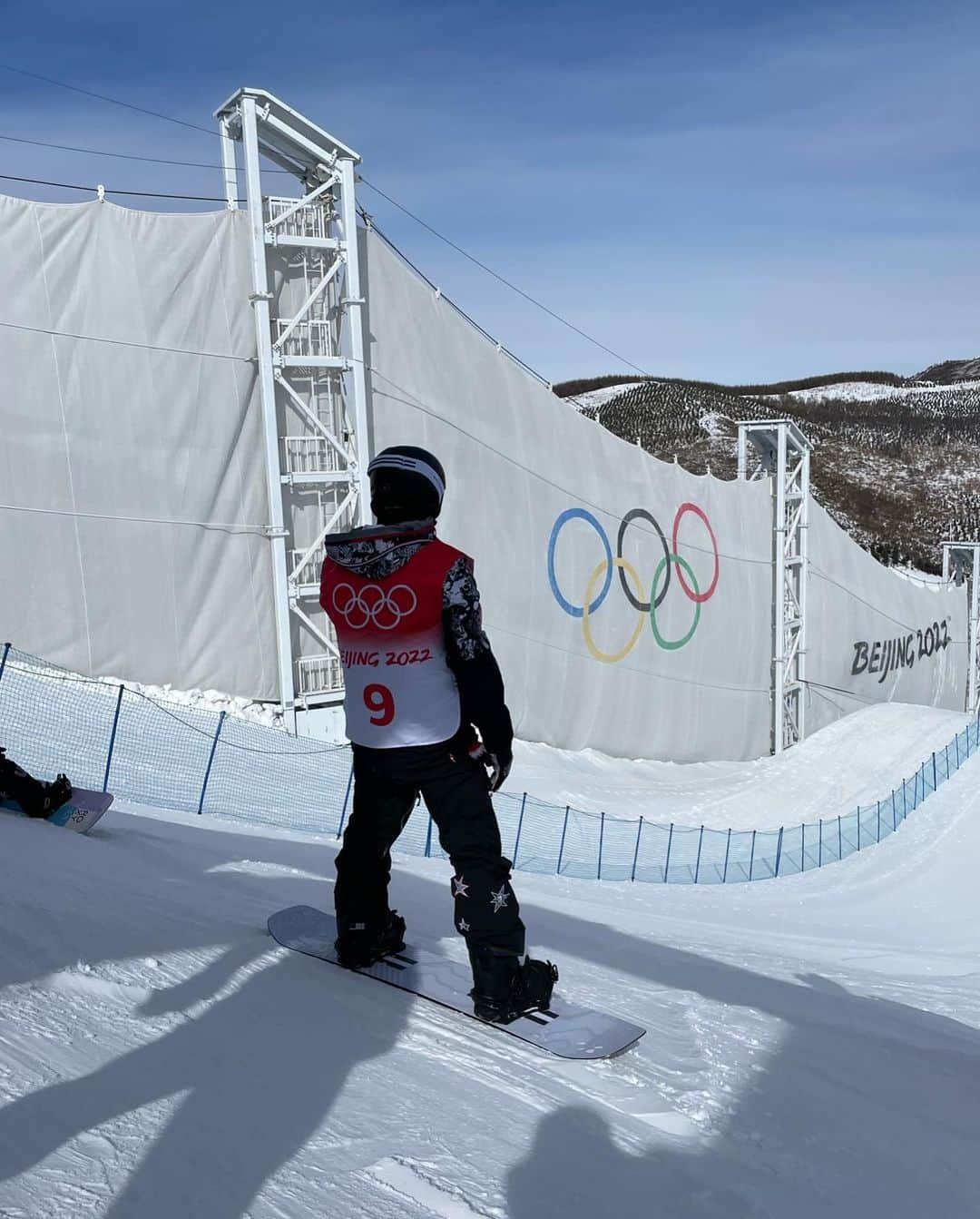 ショーン・ホワイトさんのインスタグラム写真 - (ショーン・ホワイトInstagram)「Qualifiers going down today at 8:30 pm PST. Let’s go 💪 @Olympics @TeamUSA 🎥 @JJThomas_ @Mikedawsy」2月9日 4時33分 - shaunwhite