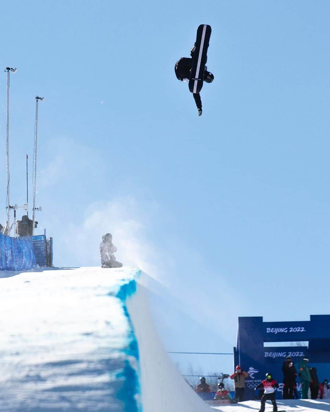 ショーン・ホワイトさんのインスタグラム写真 - (ショーン・ホワイトInstagram)「Qualifiers going down today at 8:30 pm PST. Let’s go 💪 @Olympics @TeamUSA 🎥 @JJThomas_ @Mikedawsy」2月9日 4時33分 - shaunwhite