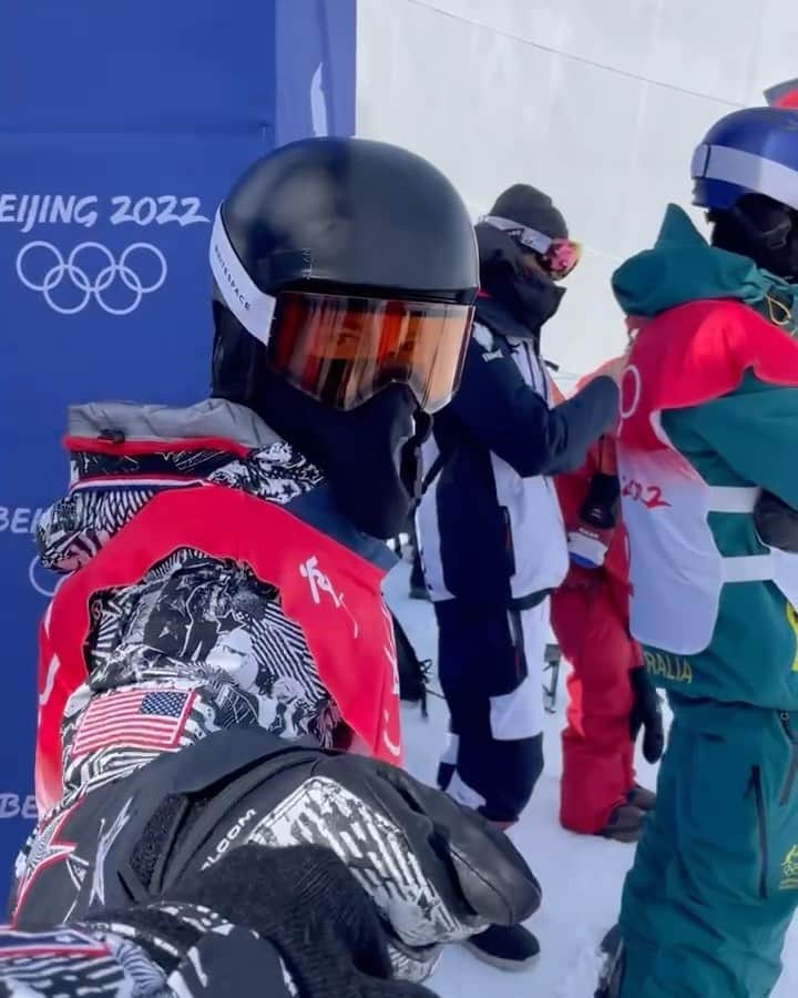 ショーン・ホワイトのインスタグラム：「Qualifiers going down today at 8:30 pm PST. Let’s go 💪 @Olympics @TeamUSA 🎥 @JJThomas_ @Mikedawsy」