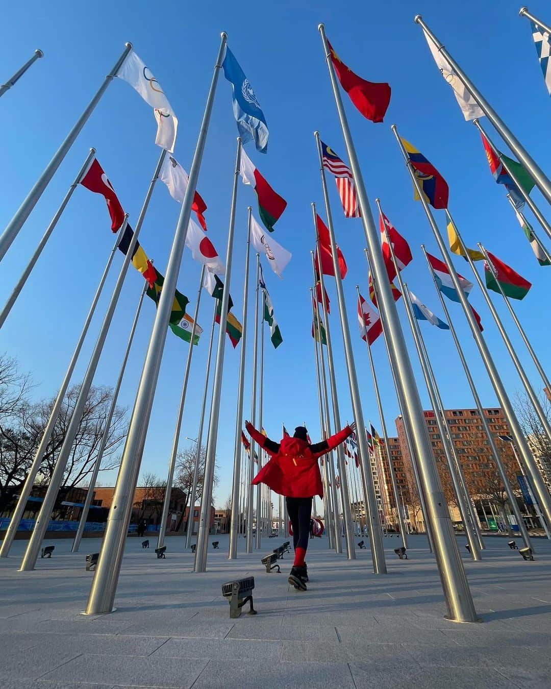 オリヴィア・スマートさんのインスタグラム写真 - (オリヴィア・スマートInstagram)「Having a little happy dance under the flags 💃🏼💃🏼💃🏼」2月9日 15時52分 - oliviasmartx