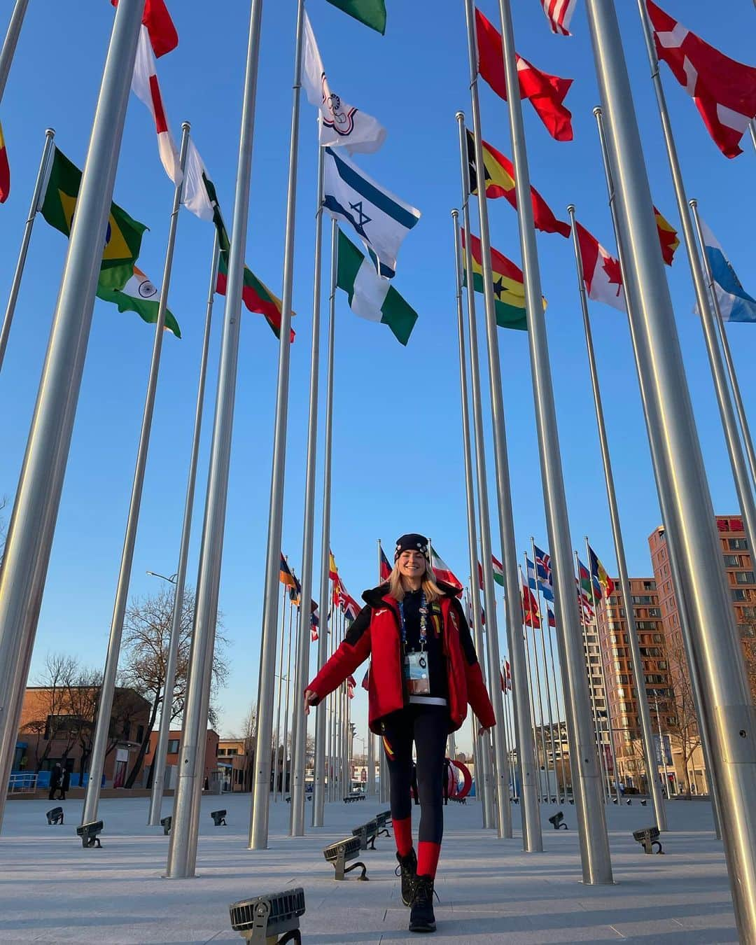 オリヴィア・スマートさんのインスタグラム写真 - (オリヴィア・スマートInstagram)「Having a little happy dance under the flags 💃🏼💃🏼💃🏼」2月9日 15時52分 - oliviasmartx