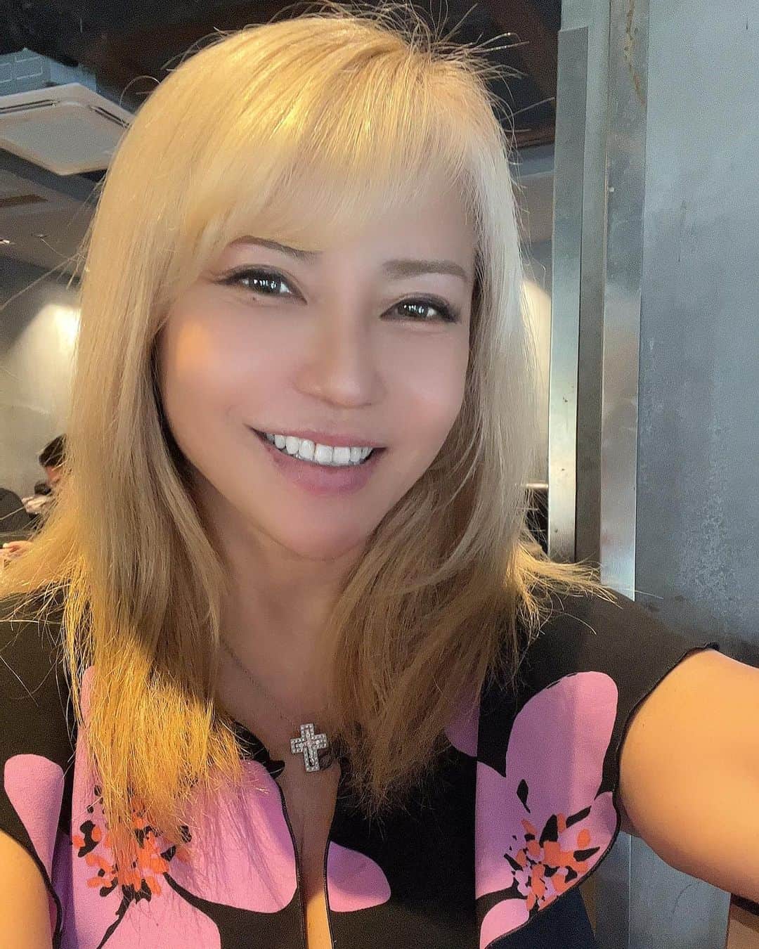 selfieneのインスタグラム：「【再生美容プロジェクト始動❣️】 現在の技術で出来得る、最新の美容治療。 クリニック独自のラボ(CPC)で作られた 生の成長因子を使った施術が 破格で提供可能に✨  早く帰国して自分で試した〜い😆  男女共に驚愕の結果が出る スペシャルクリニックメニュー✨ この春リリース予定‼️  #再生医療２種  #再生美容  #幹細胞培養液  #東京  #再生美容アドバイザー」