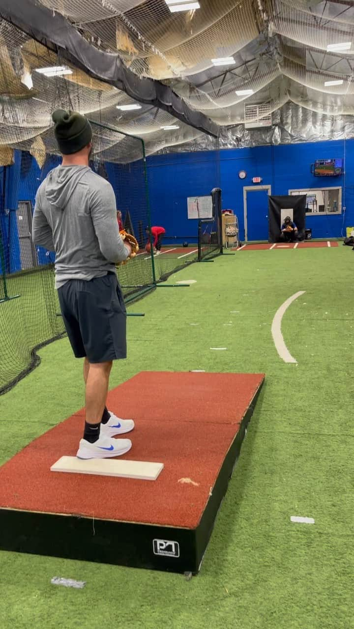 マット・ハービーのインスタグラム：「Not only working on the mind and myself!  Working on the mechanics ⚾️  #selfgrowth」