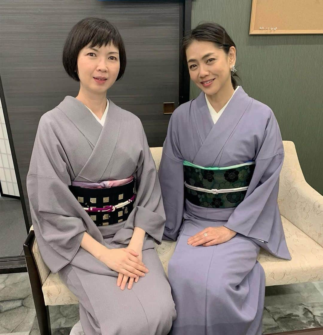 前田典子さんのインスタグラム写真 - (前田典子Instagram)「先日の　@ichiru_kimono_school  #お教室　にて #師範科クラス　 他装は自装と反対になるから帯締めがややこしい🙄 6月の認定試験まで頑張る💪   一緒に通っている Sマネージャーと 2人共　#江戸小紋 #鮫小紋　#万筋小紋  #カジュアルからフォーマルまで使える👍　 #いち瑠　#着物着た方着付け @ichikura_official #一蔵」2月9日 17時26分 - maenorichang