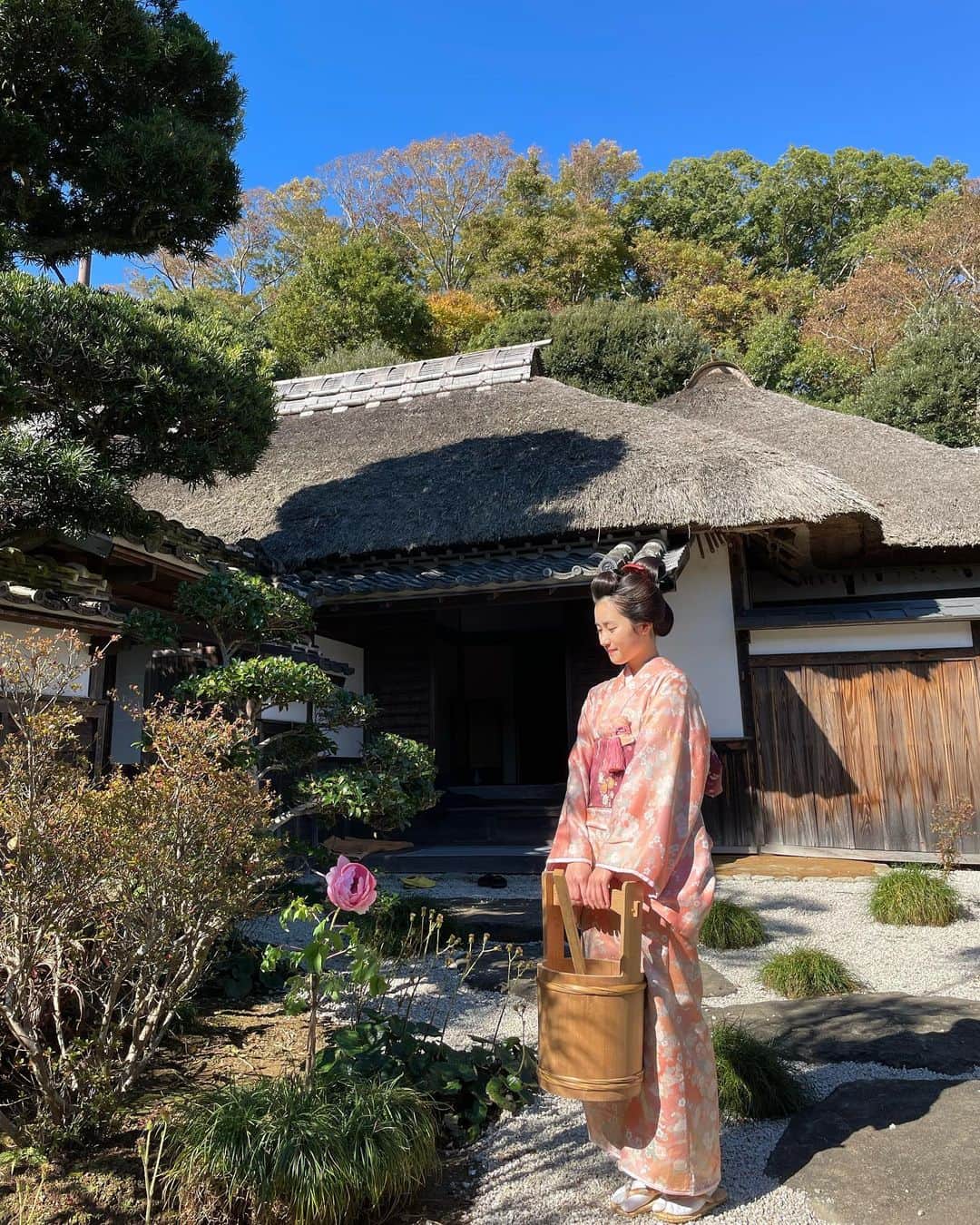 のインスタグラム：「. NHKBSプレミアム 「だれかに話したくなる山本周五郎日替わりドラマ2」  「牡丹花譜」前編  今夜7時から放送されます🌸  今回は薙刀にも挑戦しました⚔️ 男勝りな性格の奈々を演じています！  奈々の儚い初恋は一体どうなってしまうのか…😳  これもまた、とってもいいお話です🤍  是非、明日の後編も合わせてご覧下さいっ👘」