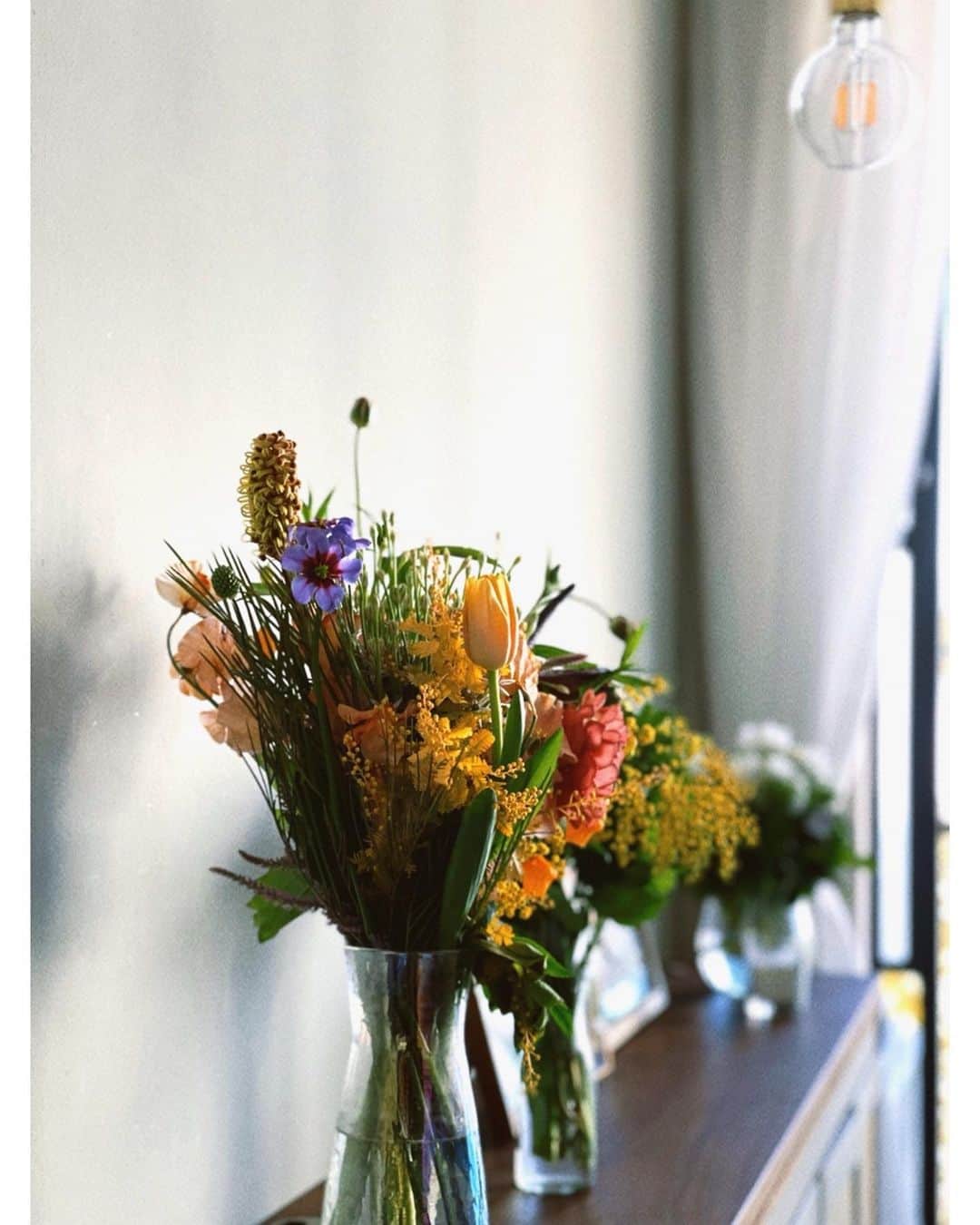 佐々木希さんのインスタグラム写真 - (佐々木希Instagram)「昨日#グランマ から、 素敵なお花が届きました♡ 聡美さんの作る花束は、本当に美しい。」2月9日 12時29分 - nozomisasaki_official