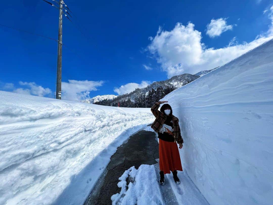 鈴華ゆう子のインスタグラム：「雪に囲まれた❄️snow #鈴華ゆう子  #yukosuzuhana #和楽器バンド #Wagakkiband」