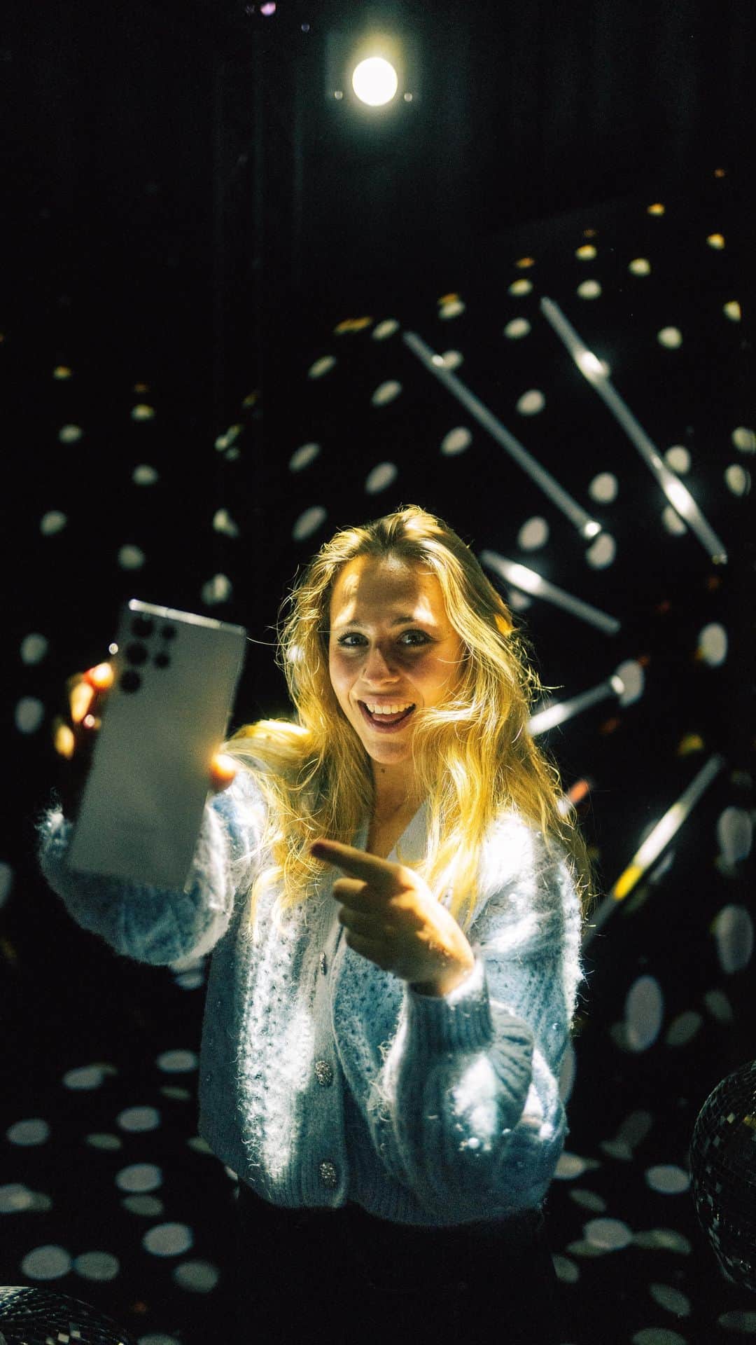 のインスタグラム：「*Anzeige // Was ein tolles #SamsungUnpacked Event heute in Berlin! Die neuen Produkte sind der Hammer! Vorallem die Kamera in dem neuen Samsung Galaxy S22 Ultra 5G! Ihr findet in meiner Story ein paar Einblicke von heute👏🏽 Mein Galaxy Tab S8 Ultra habe ich schon bekommen 😋 // @samsunggermany // #withGalaxy #TeamGalaxy」