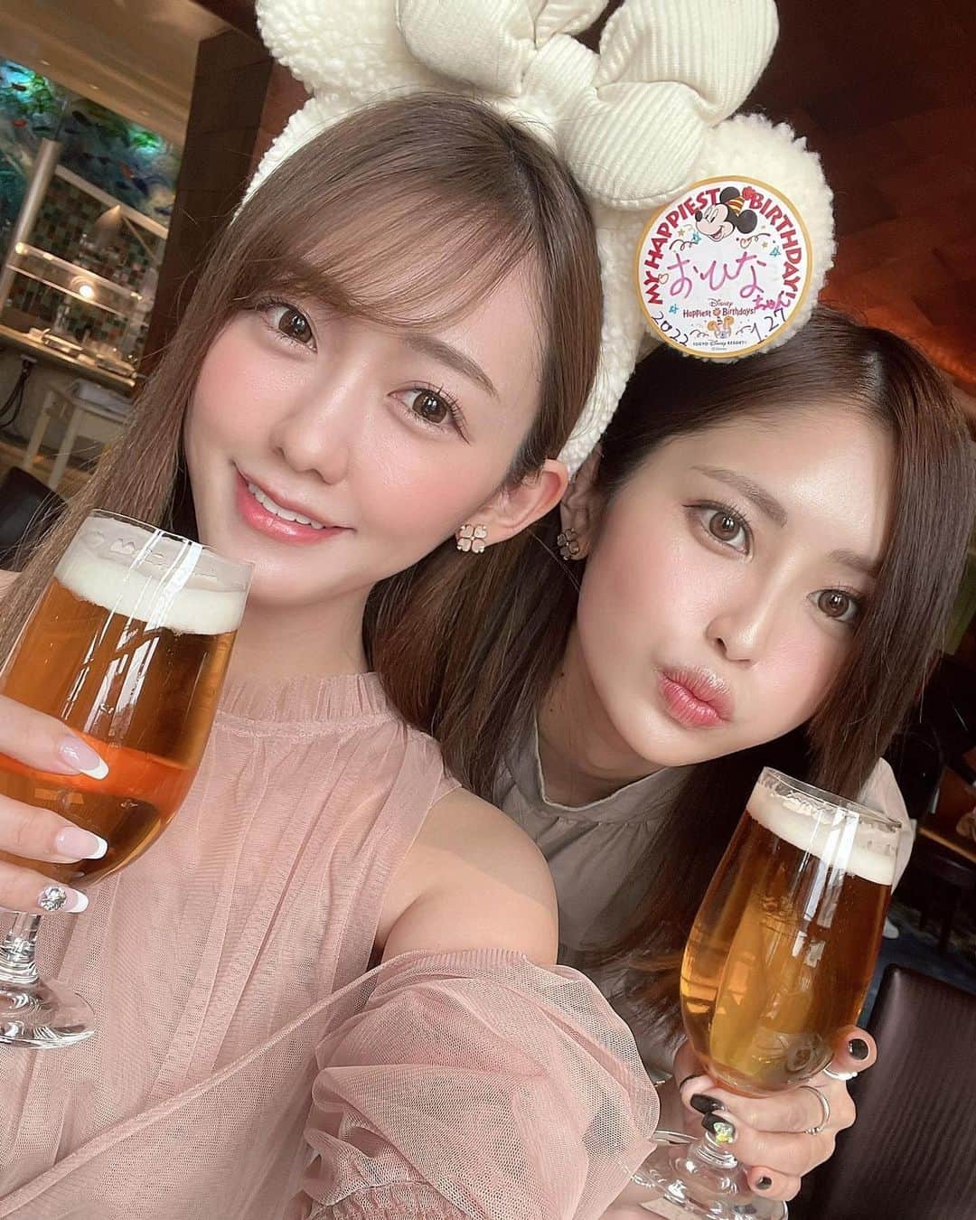 のインスタグラム：「《ミラコスタでビール🍺💛》⁠ *⠀⠀⠀⠀⠀⠀⁠⠀⁠⠀⁠⠀⁠⠀⁠ 今回ご紹介させて頂きますのは!!👀❤️⁠⠀⁠⠀⁠⠀⁠⠀⁠ 真実那さん<@omamechan_m> 𝓱𝓲𝓷𝓪さん<@ohinachan017> の素敵なお写真📸⠀⁠⠀⁠⠀⁠ *⠀⁠ ディズニーで双子コーデ可愛すぎます🐭💖 朝からビールは最高ですね🍺✨⠀⠀⠀⁠⠀⁠⠀⁠⠀⁠⠀⁠ *⠀⁠⠀⁠⠀⁠⠀⁠⠀⁠ 真実那さん<@omamechan_m> 𝓱𝓲𝓷𝓪さん<@ohinachan017> 素敵な投稿をありがとうございました☺️📸✨⠀⁠ 真実那さん、𝓱𝓲𝓷𝓪さんのアカウントには他にも素晴らしい投稿が沢山ありますので是非覗いてみてくださいね💁‍♀️💙⁠ ⁠ ⠀⠀⁠⠀⁠⠀⁠⠀⁠ △▼△▼△▼△▼△▼△▼△▼△▼△▼ ⁠⠀⁠⠀⁠⠀⁠ ❤️🧡💛「ビジョビ (美女美容事情)」💚💙💜⠀⠀⠀⠀⠀⠀⠀⠀⠀⠀⠀⠀⠀⠀⁠⠀⁠⠀⁠⠀⁠⠀⁠⠀⁠ 👇掲載ご希望の方は👇⠀⠀⠀⠀⠀⠀⠀⠀⠀⠀⠀⠀⠀⠀⠀⁠⠀⁠⠀⁠⠀⁠⠀⁠⠀⁠ @b_b_j.jタグ付けと🖤 #ビジョビ ⁠⠀⁠ 🖤タグ付けお願いします⠀⠀⠀⠀⠀⠀⠀⠀⠀⠀⠀⠀⠀⠀⠀⁠⠀⁠⠀⁠⠀⁠⠀⁠⠀⁠ △▼△▼△▼△▼△▼△▼△▼△▼△▼ ⁠⠀⁠ #美人#美女#ディズニー #ミラコスタ#双子コーデ #インスタ美人#インスタ美女」