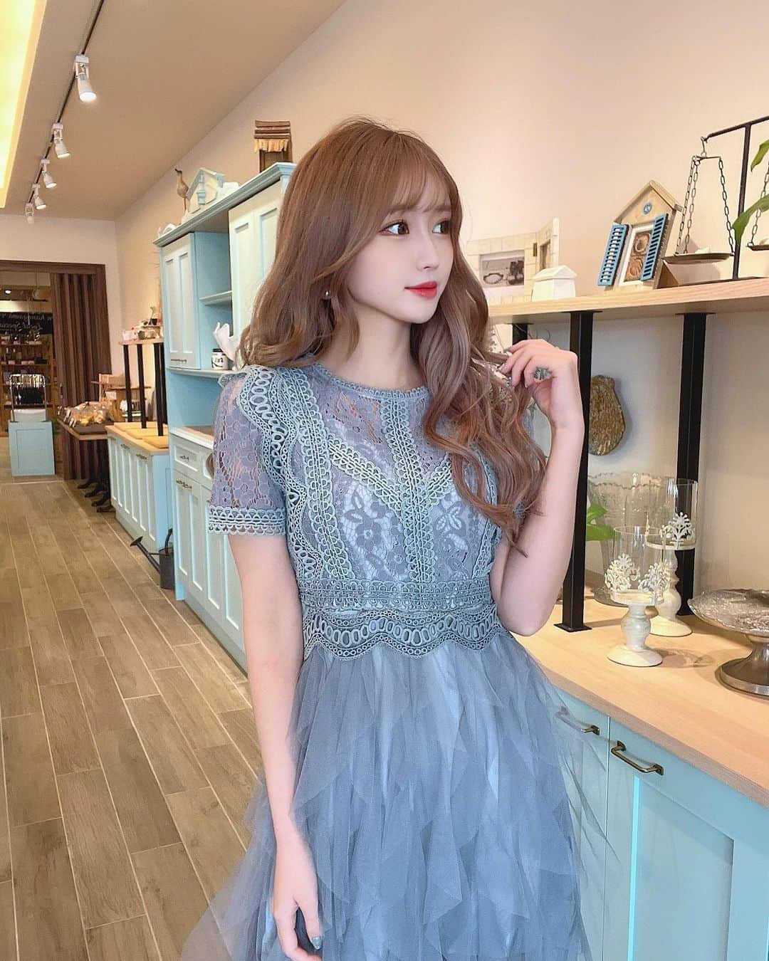 伊上あやさんのインスタグラム写真 - (伊上あやInstagram)「今日は水色お気に入りワンピース👗💗 このスカートがふわふわで可愛いの！🥺 @elfriede_official   どおかな？🥺💗  #エルフリーデ #elfriede #韓国ファッション #韓国コーデ #ドレス #水色コーデ #ファッション好きな人と繋がりたい」2月9日 18時31分 - o.aya_0613