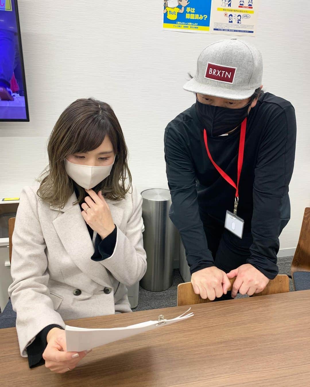田中幸さんのインスタグラム写真 - (田中幸Instagram)「✴︎スノーボード解説 . . . スノーボードの魅力を 私なりの伝え方で熱く伝えます💪  日本人選手の活躍が凄すぎて 予選から大興奮っ❤️‍🔥  滑れない時間も こうしてスノーボードに関われる事が嬉しい  手のアップあると知らず ガサツなキズだらけの手を 特殊メイクしてもらいました😂 . . . 🇯🇵✨ #北京オリンピック #スノーボード #ハーフパイプ #ビッグエア #スロープスタイル . . . #スーパーJチャンネル #テレビ朝日 #スノーボード解説」2月9日 18時50分 - sachitanaka