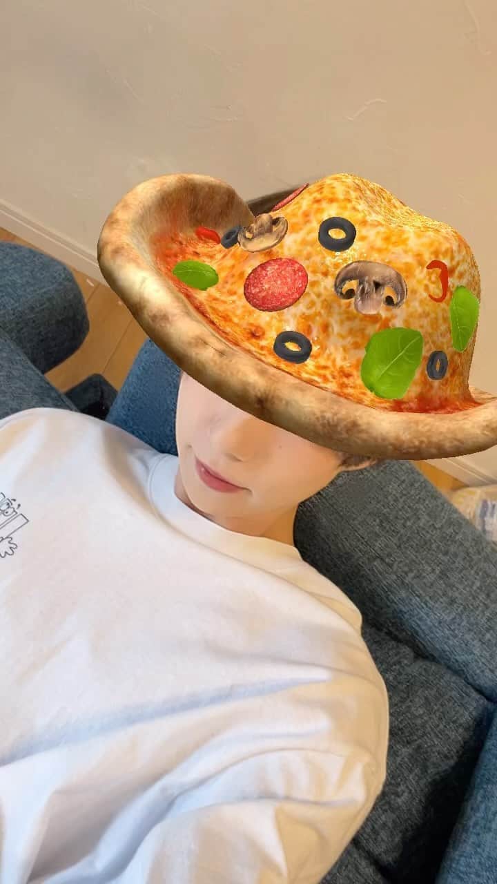 宇佐美健土のインスタグラム：「ぴっざ食べたい🤠」
