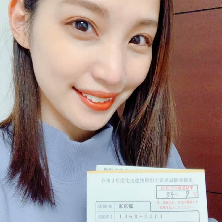 蒼怜奈さんのインスタグラム写真 - (蒼怜奈Instagram)「宅建合格しましたー！！  自己採点では36点で不安な1ヶ月半でしたが、ようやく一息つくことができます。 応援いただきました皆様ありがとうございました。  今日は大好きなカニのお刺身でお祝いです🦀🦀  同じく12月に受験された皆さまもお疲れ様でした❤️」2月9日 19時07分 - the_reinuts