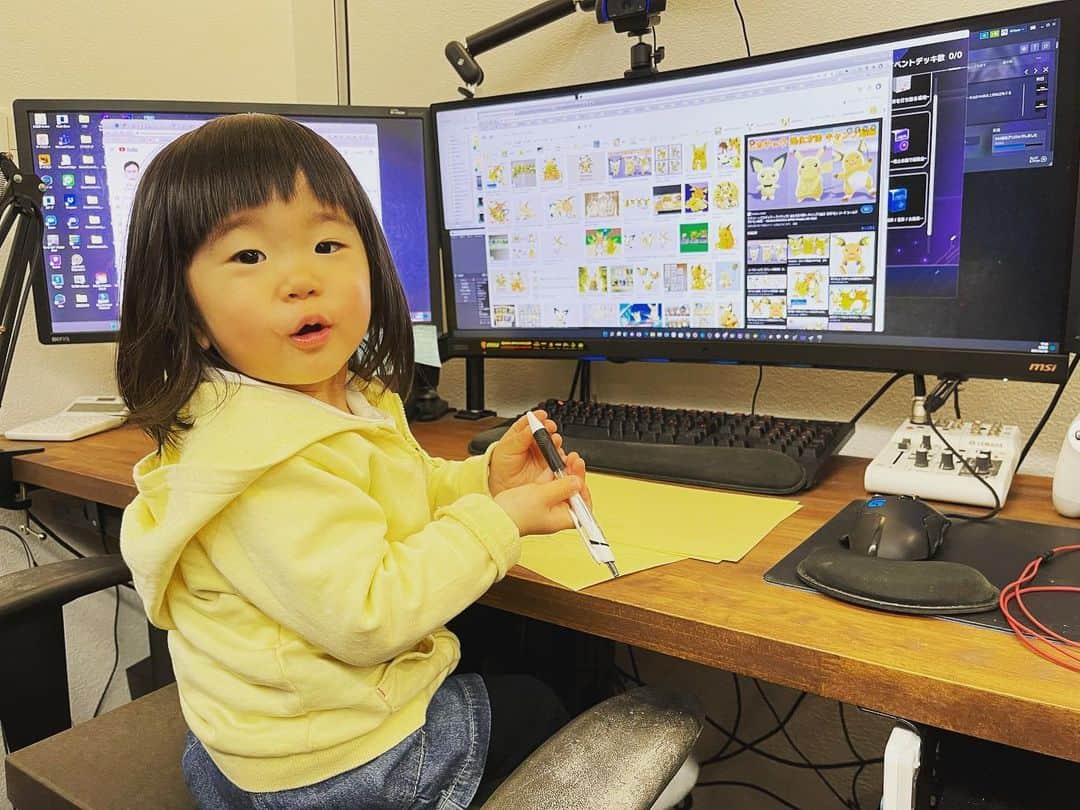 RYUさんのインスタグラム写真 - (RYUInstagram)「ピカチュウには退化系と進化系が いることを知る2歳女児 「かわいいね〜!!」と言ってます。 #ryuの育児日記」2月9日 19時14分 - ryu_corps