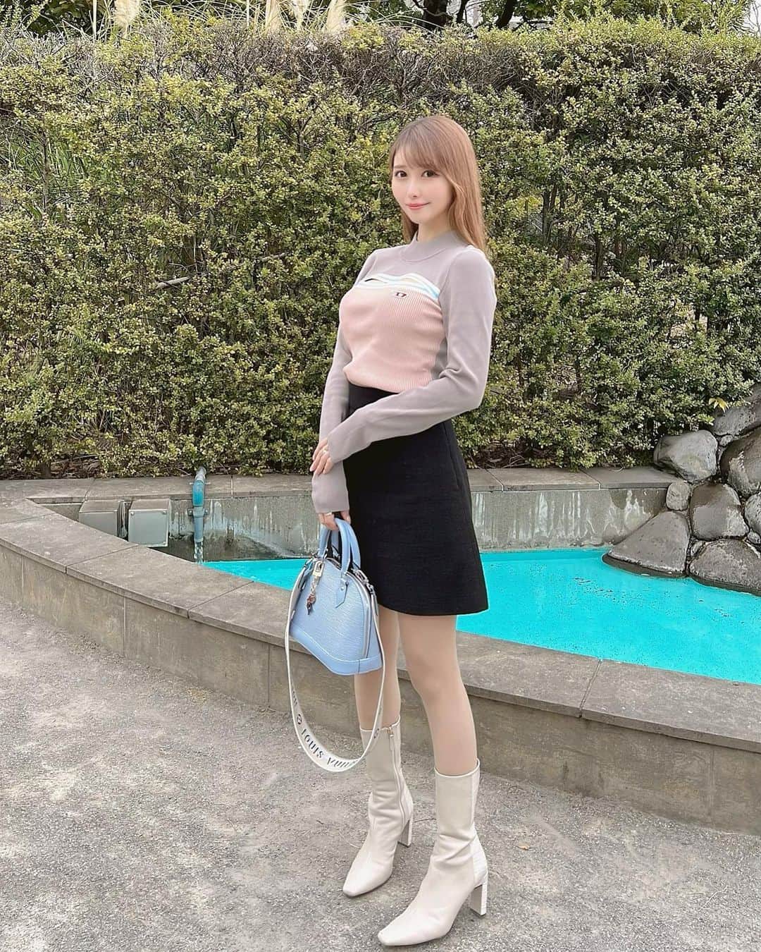 MAYUさんのインスタグラム写真 - (MAYUInstagram)「. ねえねえ、巻き肩が過ぎない？？🤣 ゴルフやるようになって巻き肩が加速してる気がする。。 猫背にも見えるしめちゃくちゃ悩み。。🥺 . . パステルっぽい色味が可愛くて買ったトップスは @diesel 🤍 . #ゴルフ女子#ゴルフ#ゴルフ好き#ニット#ディーゼル#ヴィトン#diesel#louisvuitton#miumiu#herlipto#golf#golflife#golfgirl#golflove」2月9日 19時24分 - mayu.kina_golf