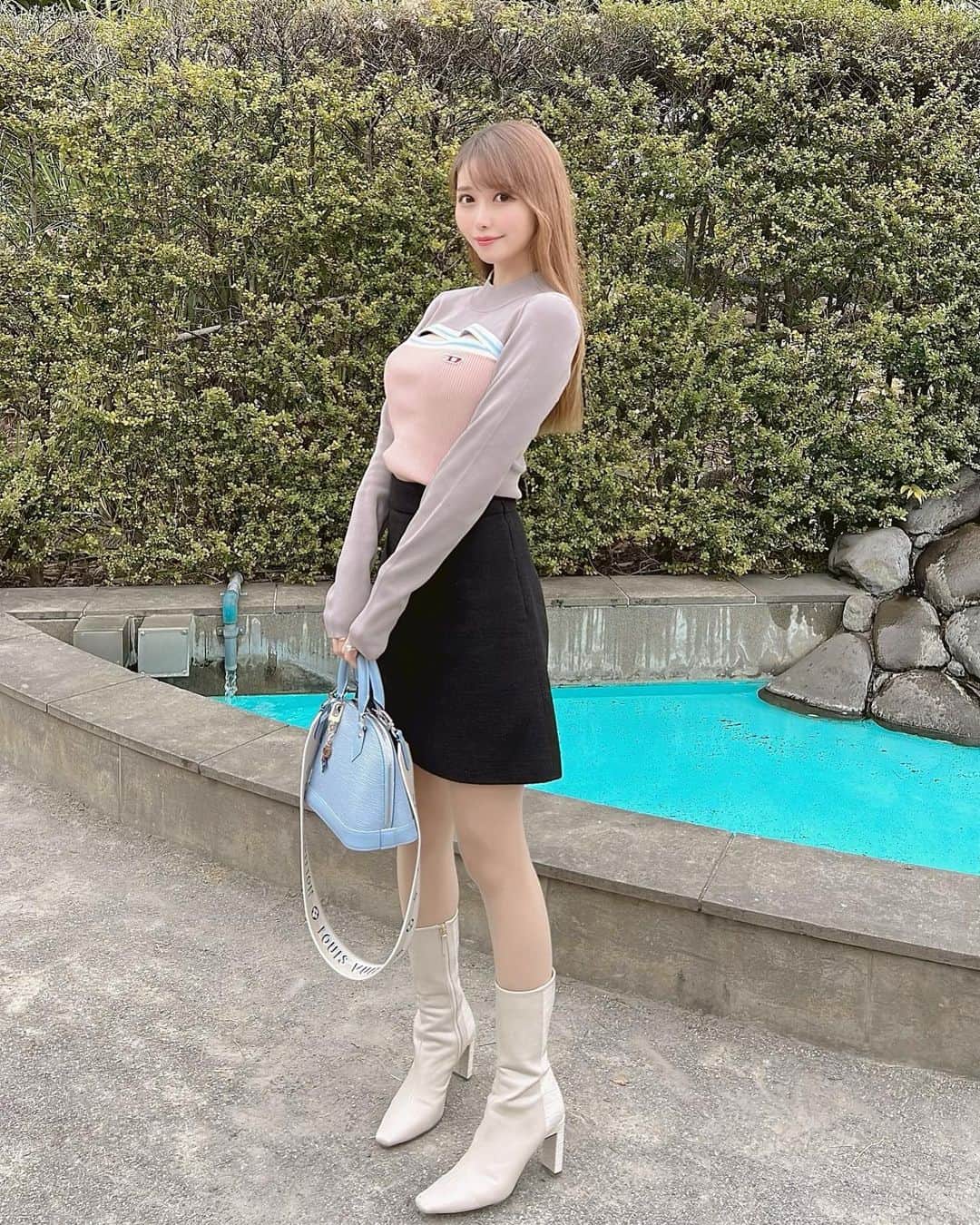 MAYUさんのインスタグラム写真 - (MAYUInstagram)「. ねえねえ、巻き肩が過ぎない？？🤣 ゴルフやるようになって巻き肩が加速してる気がする。。 猫背にも見えるしめちゃくちゃ悩み。。🥺 . . パステルっぽい色味が可愛くて買ったトップスは @diesel 🤍 . #ゴルフ女子#ゴルフ#ゴルフ好き#ニット#ディーゼル#ヴィトン#diesel#louisvuitton#miumiu#herlipto#golf#golflife#golfgirl#golflove」2月9日 19時24分 - mayu.kina_golf