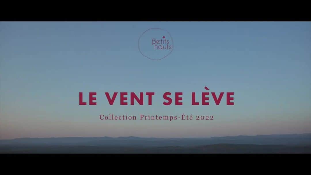 デプチオーのインスタグラム：「LE VENT SE LÈVE⁠ ⁠ Il souffle un vent de liberté, de douce utopie ! ⁠ Joan Baez, l'icône folk et figure historique de la chanson des années 70s a inspiré ce thème bohème...⁠ ⁠ Rdv en story pour découvrir les premières images du lookbook ⁠ ⁠ ⁠ #despetitshauts #despetitshautsaddict #nouvellecollection #printemps2022 #leventseleve #lavieenplusjolie」