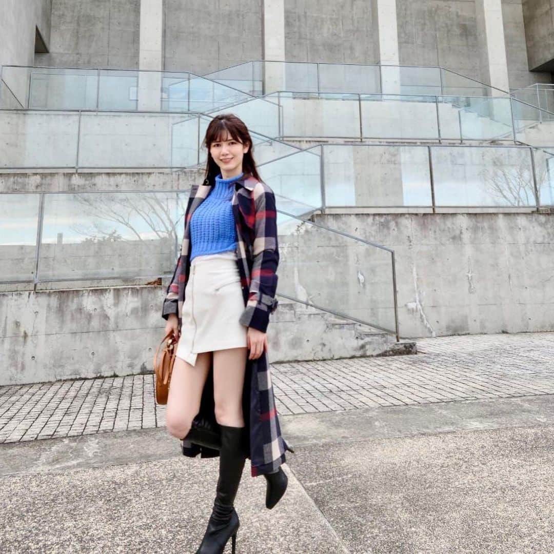 のインスタグラム：「❄️ 春服探してるけど いまいちめっちゃ可愛い！！ っていうのに出会えない。。🥲  毎日春服探しのネットサーフィンに追われて 寝不足になってる、、ってくらい深刻😇  みんなはどんなお洋服が好き♥？  .  #大阪　#梅田　#難波　#心斎橋　#美脚　#生足　#素足　#ロングブーツ　#ミニスカート　#ミニスカ　#モデル撮影　#撮影モデル　#アパレルモデル　#広告モデル　#タイトスカート　#韓国ファッション　#韓国スタイル　#koreanfashion #韓国ファッション通販 #韓国服 #韓国服通販 #bluelabel #snidel #スナイデル　#モデルになりたい　#モデルさんと繋がりたい #撮影依頼募集中 #撮影依頼受付中 #撮影依頼募集  #ポートレート撮影」
