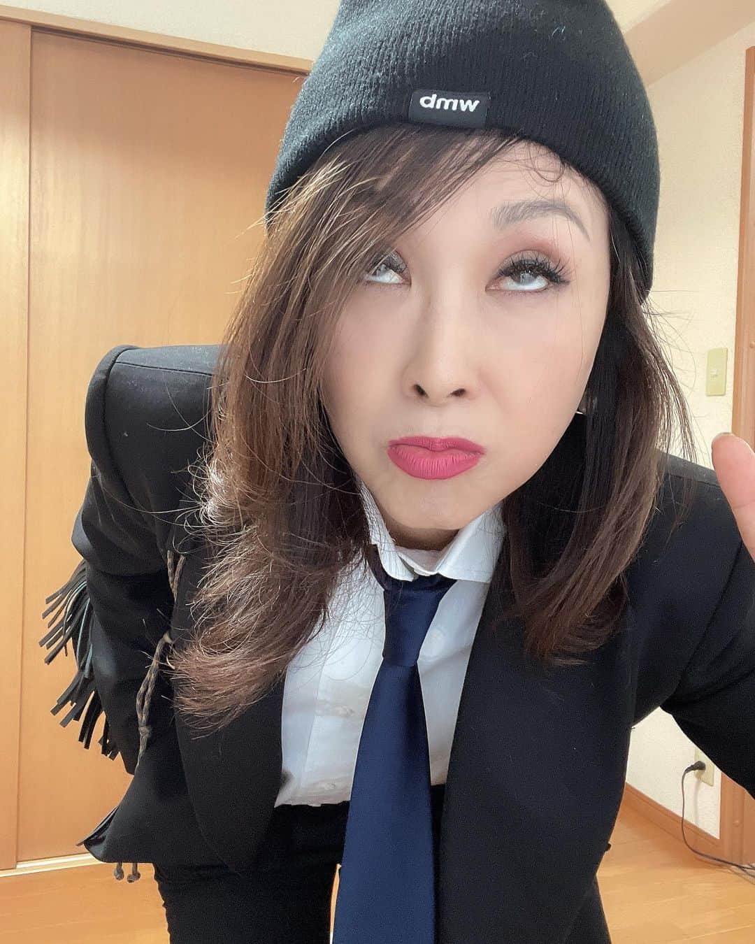 Naoko（なおこ）さんのインスタグラム写真 - (Naoko（なおこ）Instagram)「👻 👻 👻 マニッシュな服が 好み  シャツと ネクタイは 響の成人式の やつです  #ootd #これで通勤服 #仕事着 #おさがり #着回し #服好き #着替え」2月9日 20時44分 - smile_naohibi