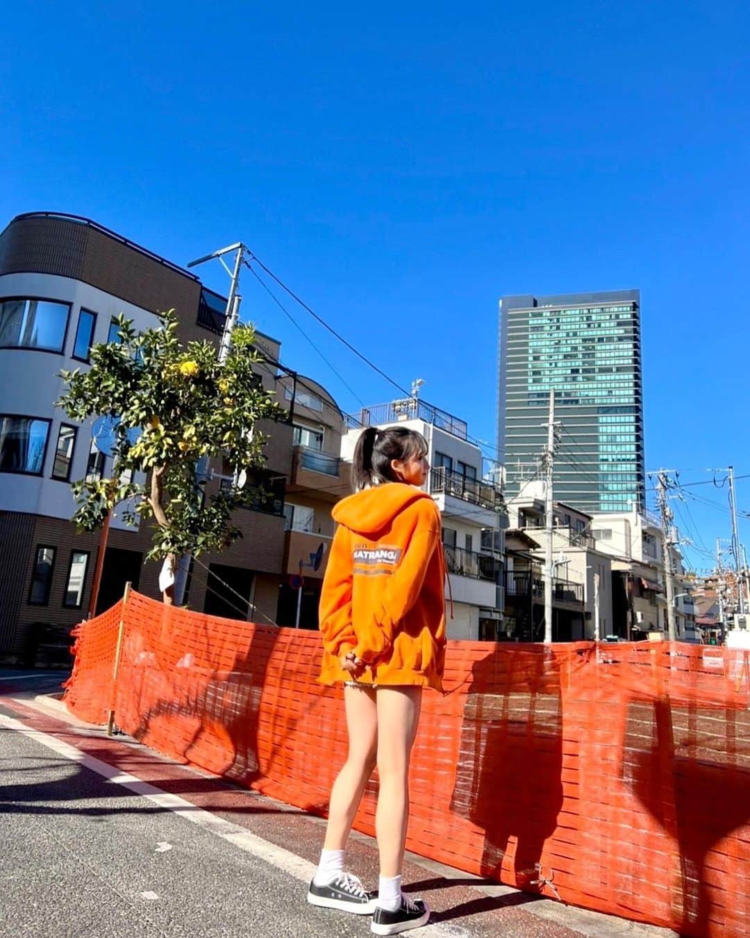 小栗有以さんのインスタグラム写真 - (小栗有以Instagram)「空がすごく青くて 撮影気持ちよかったな〜☁️ 手が届きそう…🕊💙  #週刊少年チャンピオン #撮影#ハーフアップ」2月9日 20時51分 - yuioguri_1226