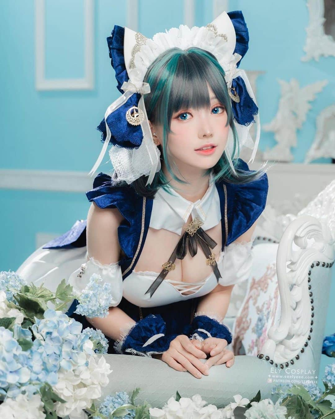 Elyさんのインスタグラム写真 - (ElyInstagram)「Meeeoooow!~♡ I've totally fallen for you, duh!💙 ✦Full photo set : 𝑳𝒊𝒏𝒌 𝒊𝒏 𝒃𝒊𝒐 ＊＊＊  ご主人さま～紅茶でもいかがですか～？☕️  ＊＊＊  親~愛~的~對你一見鍾情啦~~♡  貓屬性、吊帶襪、滿滿荷葉邊、胸肩綁帶、加上又甜又活潑性格 柴郡真．各種大犯規!♥(❁´ω`❁)人  ✦完整收錄在本月的A組寫真♥︎  #ely #elycosplay #cosplay #azurlane #azurlanecosplay #cheshire #cheshirecat #cheshirecatcosplay」2月9日 21時14分 - eeelyeee