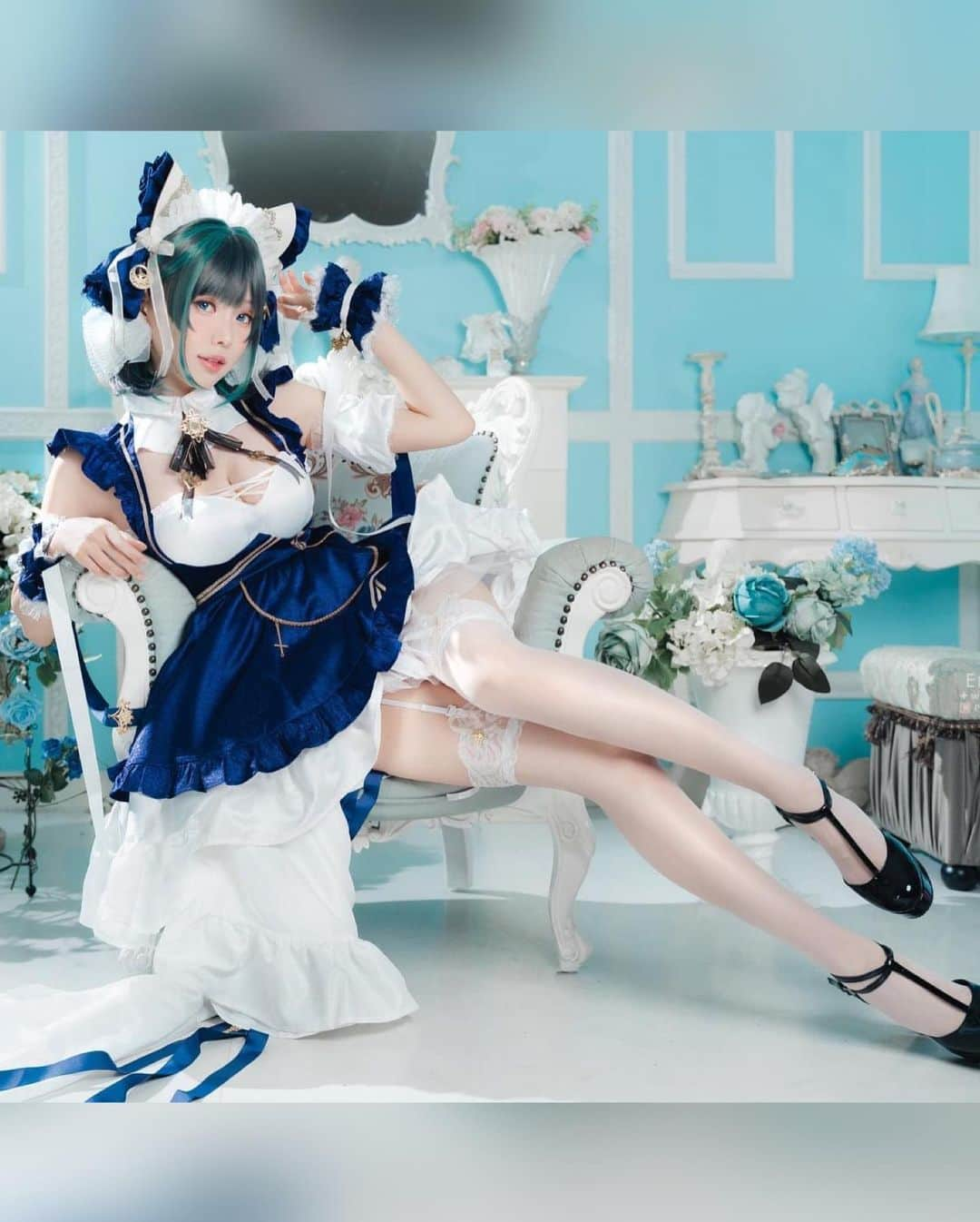 Elyさんのインスタグラム写真 - (ElyInstagram)「Meeeoooow!~♡ I've totally fallen for you, duh!💙 ✦Full photo set : 𝑳𝒊𝒏𝒌 𝒊𝒏 𝒃𝒊𝒐 ＊＊＊  ご主人さま～紅茶でもいかがですか～？☕️  ＊＊＊  親~愛~的~對你一見鍾情啦~~♡  貓屬性、吊帶襪、滿滿荷葉邊、胸肩綁帶、加上又甜又活潑性格 柴郡真．各種大犯規!♥(❁´ω`❁)人  ✦完整收錄在本月的A組寫真♥︎  #ely #elycosplay #cosplay #azurlane #azurlanecosplay #cheshire #cheshirecat #cheshirecatcosplay」2月9日 21時14分 - eeelyeee