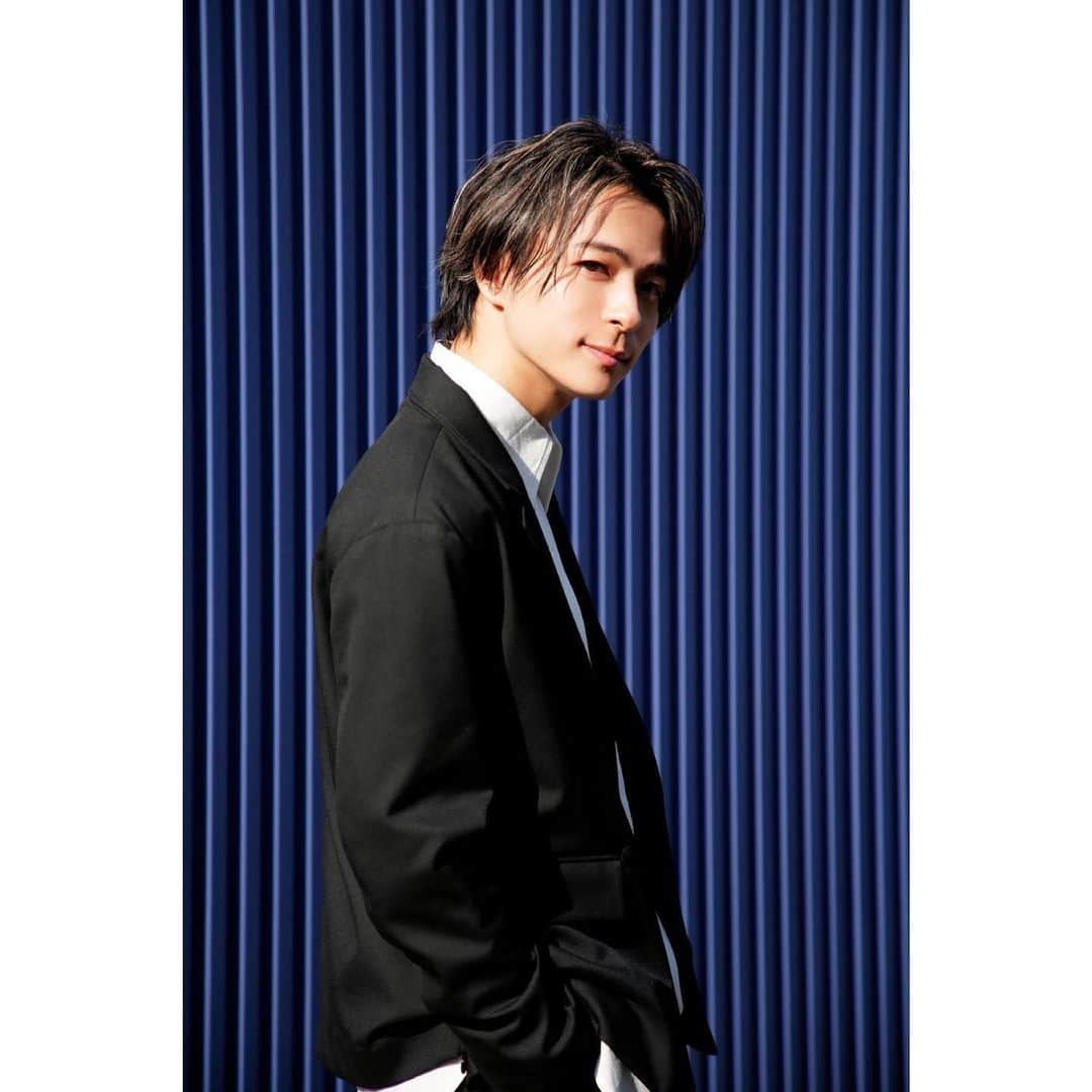 和田颯のインスタグラム：「. @drop_tokyo  @abeasamidesu  @how_official2022   L/S Shirt White 001 Jacket 001 Trousers 001  Size_1  #droptokyo #how #howwear #how_001」