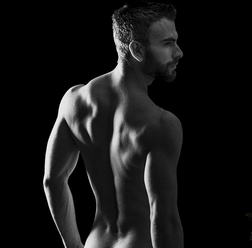 エリック・ラドフォードのインスタグラム：「Bringing sexy Back.  #olympian #fitness #olympics #mensfitness #photoshoot #beard #scruff #outathlete #lgbt #muscle #figureskater #athlete #gay #man   📸 by the talented @jessyderoche」