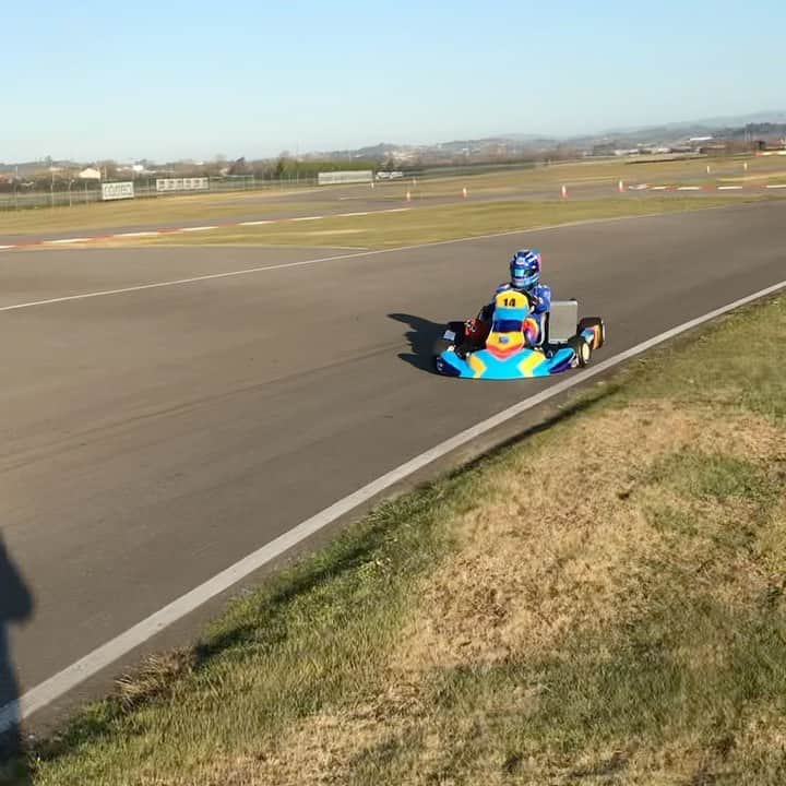 フェルナンド・アロンソのインスタグラム：「Karting marathon . 🤒 @circuitomuseofa @fa_alonsokart」
