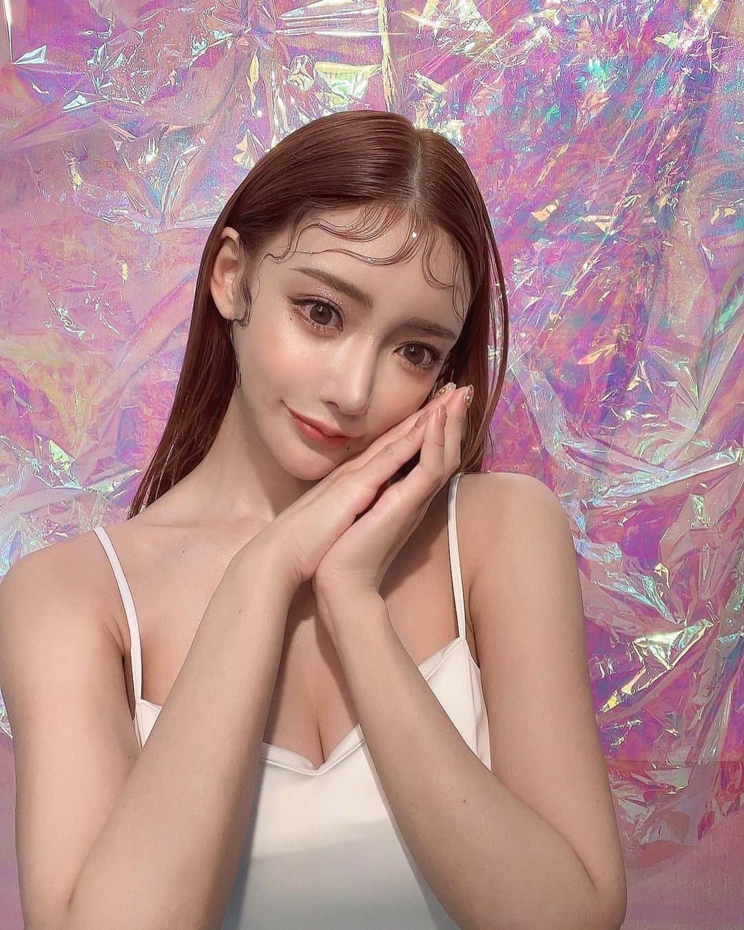 のインスタグラム：「前髪が息してるう🧝🏻‍♀️」