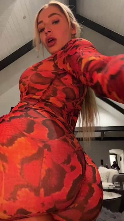 Courtney Tailorのインスタグラム