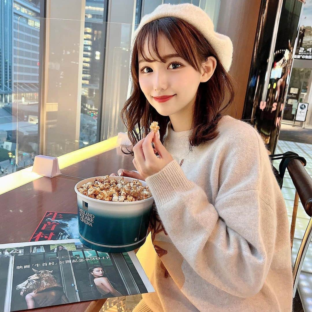 加藤里奈さんのインスタグラム写真 - (加藤里奈Instagram)「⋆  2/28 公開の、牛首村 ꒰ @ushikubimura ꒱ の試写会へ行ってきました🖤  犬鳴村、そして樹海村に続けて、 シリーズ3作目なんです☺️  今回は、北陸最恐の心霊スポットの坪野鉱泉が舞台になっていて 北陸ではとっても有名なスポットなんだって🥺  主演は、映画初出演・初主演のKōkiちゃん。。 かわいすぎた。。🥲  不可解な出来事に巻き込まれる女子高生姉妹役を演じてたよ〜  映画館で見るホラー映画は やっぱり迫力が違いすぎる。。！ 友達、彼氏彼女とハラハラドキドキ するのも楽しいよね😂✌🏻  PR #犬鳴村 #樹海村 #koki #東映 #映画 #2月28日公開 #牛首村 #名古屋試写会 #映画 #ホラー映画 #映画鑑賞 #映画好きな人と繋がりたい #映画デート #ホラー #ホラー映画好きな人と繋がりたい」2月10日 11時38分 - katoco0326