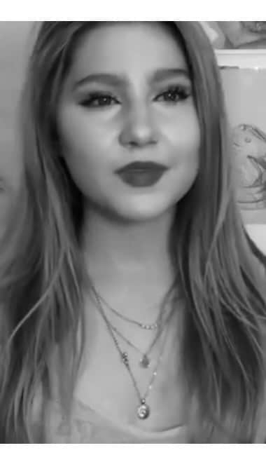 エラ・アンダーソンのインスタグラム：「this song is such a classic and yet it honestly never gets old. just a raw little clip of me jamming to best part in my room   alsoooo…. almost three million??? sorry for being m.i.a and not positing but appreciate the you all so much 💌」