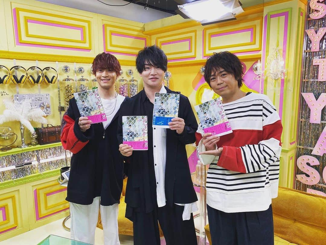 浪川大輔さんのインスタグラム写真 - (浪川大輔Instagram)「細谷先生のアップデートの日だね  #スルスル読めたよ #赤裸々に書いてある #声が聞こえる」2月10日 9時21分 - namidai0329