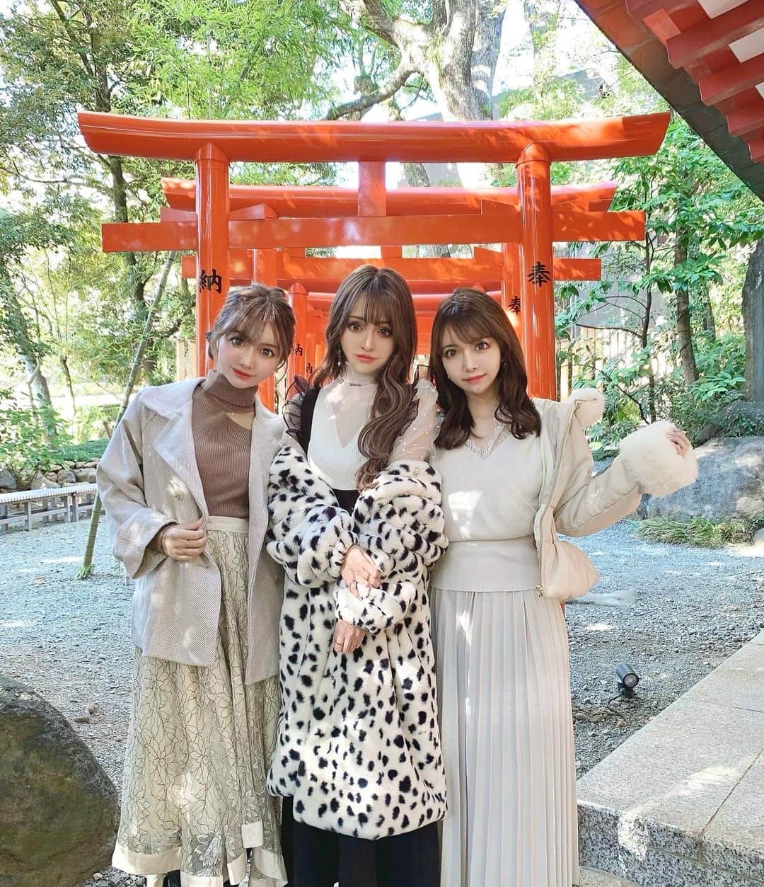 のインスタグラム：「【⛩🙏🏼⛩🙏🏼⛩🙏🏼】 . 前に皆で熱海の来宮神社行った時の☺️💕 来福✨縁起の神様👼がいるの！ めっちゃパワースポットでした🧸💗 パワー感じれて良かった🧡 . こんな素敵な神社に行けて 本当良かった~☺️☺️ . #来宮神社 #来宮神社パワースポット #熱海 #静岡」
