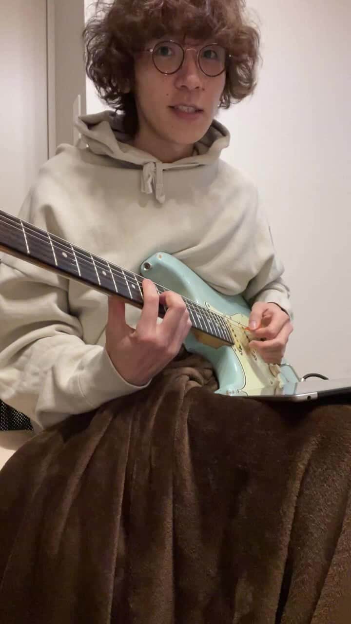 竹内サティフォのインスタグラム：「ギター弾いた🎸」