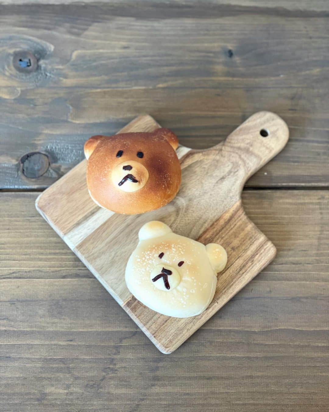 日下怜奈のインスタグラム：「幸せなパンロケ(ᵔᴥᵔ)  #パン屋さん #札幌パン屋 #パン #しろくまベーカリー #くま さん #しろくま さん  放送日はまたお知らせします~  .」