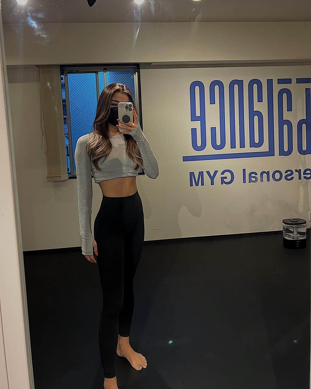 MIYAのインスタグラム：「l workout @t.balance 🔥  @yuuki_mutou_expt  2022年もよろしくお願いします💪🏾  #pt #workout #fitness #training #fitgirl #パーソナルトレーニング #お尻トレーニング #ティーバランス」