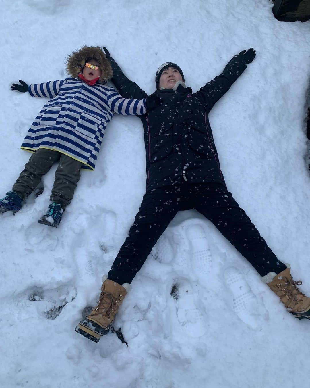浅利そのみさんのインスタグラム写真 - (浅利そのみInstagram)「ちょび平日記  雪かきも雪遊びも全力で楽しんだ！  お父さんとお母さんが作ったかまくら。 僕しか入れなかった😂  #ちょび平日記 #ちょび平 #ちょび平さん #息子5歳6ヶ月」2月10日 20時36分 - asarisonomi