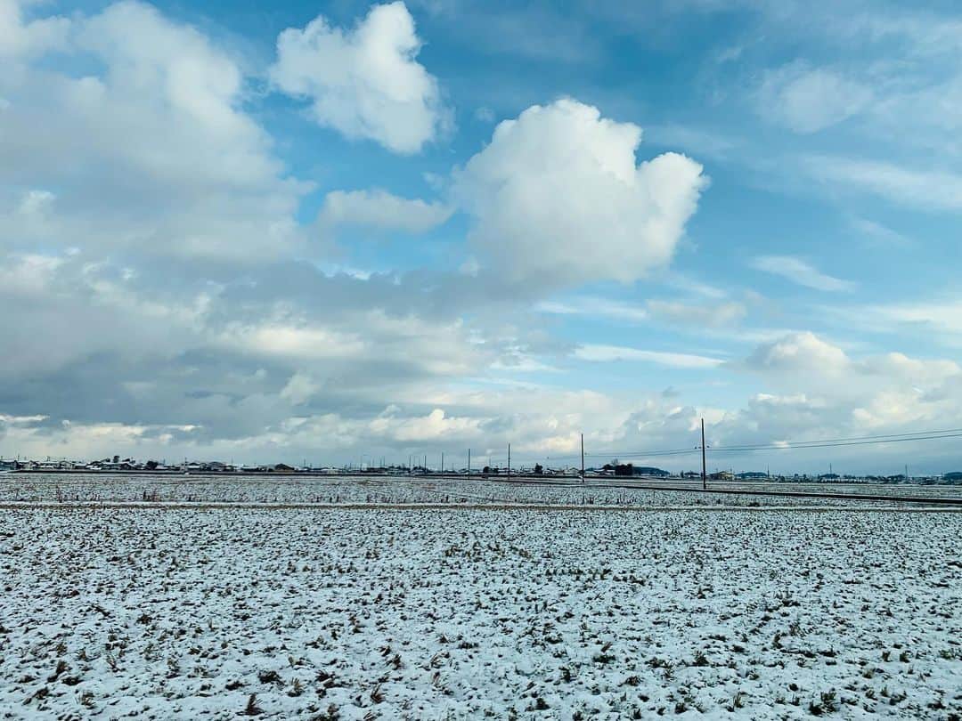 愛川みれいさんのインスタグラム写真 - (愛川みれいInstagram)「なんて美しい世界なんだ❄️💎✨  #石川県#地元#白山比咩神社 #美しい世界#美しいものが好き #雪#雪景色#晴天#夕陽#愛川みれい」2月10日 20時50分 - mirei.aikawa