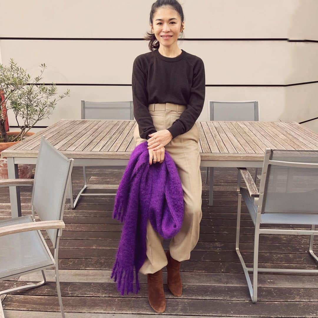のインスタグラム：「#styling👗 #小さな頃から大好きでした#小学生の頃からいつも自分でコーディネートしていました#家族で買い物に行ったら両親とわかれて姉と2人でラックと棚を隅から隅まで真剣に選んでいた大好きな思い出💛は今でも鮮明に覚えています  今回 @drobe_official の企画で  2月20日までにDROBE (ドローブ) の「セレクトBOX」をはじめてお申し込みいただいた方の中から 抽選で10名の方に、私が一人ひとりその方に似合いそう!着てほしい!って思うスタイリングを「セレクトBOX」としてお届けさせていただきます★  もちろん本気でえらばせていただきます😉 是非ご応募下さいね♪  詳しくは、 @drobe_official のフィードやwebsiteをご覧下さい  みなさん週末を〜☃️」