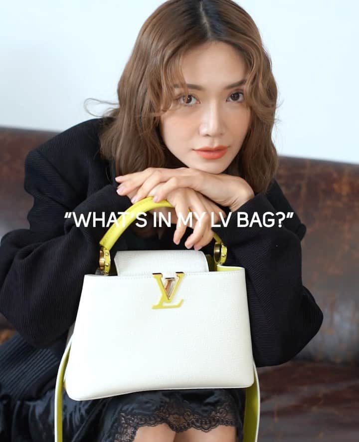Elva Niのインスタグラム：「What’s in my Capucines? 🤫 #都是出門必備的寶物  and how about you? @l_for_louise @jacechw @fish331 @agaseen   #louisvuitton  #lvhongkong  #lvcapucines  @louisvuitton」