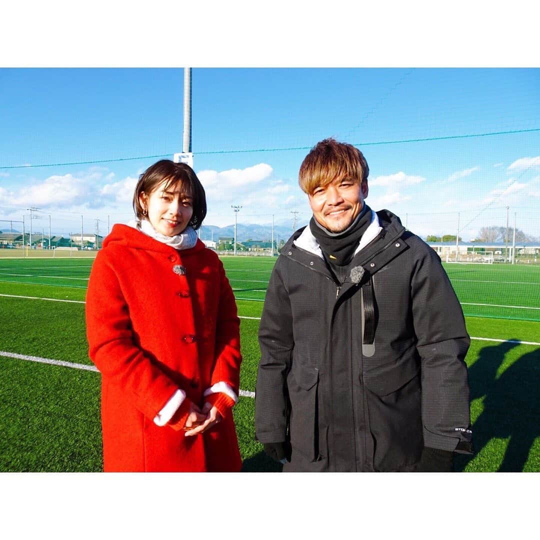 佐藤美希のインスタグラム：「明日2/11(金)12時〜テレビ東京「 #2021フジパンCUP 第45回関東U-12サッカー大会in群馬」に出演します！ ⁡ 日本代表を多数輩出！未来のスターはここから 【２０２１フジパンＣＵＰ 第45回関東U-12 サッカー大会in群馬】 解説：北澤豪さん スペシャルゲスト：大久保嘉人さん 進行：佐藤美希 フジパンCUP卒業生、日本代表板倉滉選手の㊙︎映像も大公開！ ⁡ レベルの高い戦いでした✨ 小学生たちの熱い姿、ぜひご覧ください⚽️ ⁡ 衣装 ニット→ @merlotcamp  パンツ→ @_vacancy_official  コート→ #corsorosso   #フジパンCUP #U12サッカー大会 #サッカー #赤城おろしを初体験 #衣装 #merlot #vacancy  #corsorosso」