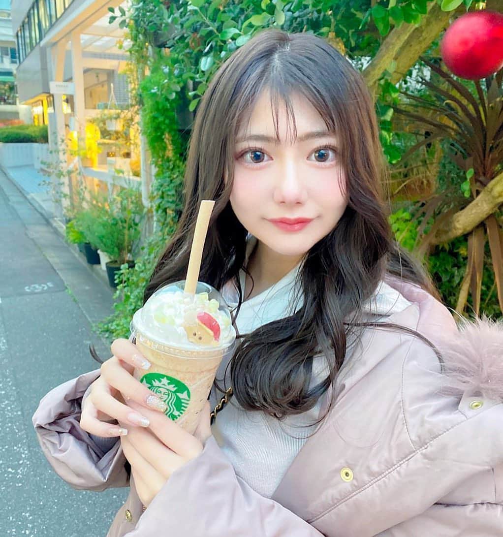 のインスタグラム：「《スタバ☆LOVE❤︎🗽》 *⁠ 今回ご紹介させて頂きますのは!!👀❤︎⁠⠀ 妃未さん< @kii_s__ >の素敵なお写真📸⁠⠀⁠⠀⁠⠀⁠ *⁠⠀⁠⠀⁠⠀⁠⠀ スタバが好きな女子大生❤️🗽 アイドル級の可愛さで癒されます!!😘🍒 *⠀⁠⠀⁠⠀⁠⠀⁠⠀ 妃未さん< @kii_s__ > ⁠⠀⁠⠀⁠⠀⁠⠀ 素敵な投稿ありがとうございました☺️📸✨ *⠀⁠⠀⁠⠀⁠⠀⁠⠀ 妃未さんのアカウントには他にも素晴らしい投稿が沢山ありますので是非覗いてみてくださいね💁‍♀️💙⁠⠀⁠⠀⁠⠀⁠⠀ *⠀⁠⠀⁠⠀⁠⠀⁠⠀ △▼△▼△▼△▼△▼△▼△▼△▼△▼ ⁠⠀⁠⠀⁠⠀ ❤🧡💛「美女美容事情」💚💙💜⠀⠀⠀⠀⠀⠀⠀⠀⠀⠀⠀⠀⠀⠀⁠⠀⁠⠀⁠⠀⁠⠀⁠⠀ 👇掲載ご希望の方は👇⠀⠀⠀⠀⠀⠀⠀⠀⠀⠀⠀⠀⠀⠀⠀⁠⠀⁠⠀⁠⠀⁠⠀⁠⠀ @b_b_j.jタグ付けと🖤 #ビジョビ ⁠⠀ 🖤タグ付けお願いします✨⠀⠀⠀⠀⠀⠀⠀⠀⠀⠀⠀⠀⠀⠀⠀⁠⠀⁠⠀⁠⠀⁠⠀⁠⠀ △▼△▼△▼△▼△▼△▼△▼△▼△▼ ⁠⠀⁠ #スタバ #スターバックス #サロンモデル #サロモ #被写体モデル #サロン撮影 #女子大生 #ミスコン #フリーモデル #ピンクブラウン  #撮影会 #大学生#彼女感 #童顔 #モデル #ポートレート #撮影会モデル #被写体 #ストレート#彼氏目線 #韓国ヘア #スタイル撮影 #撮影データ」