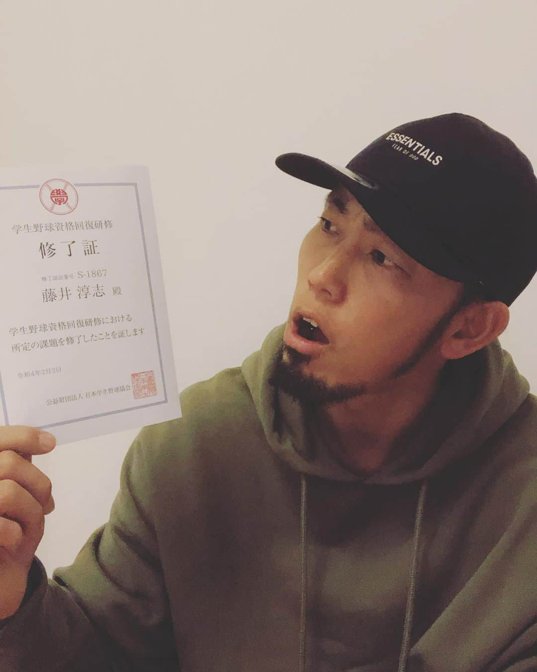 藤井淳志さんのインスタグラム写真 - (藤井淳志Instagram)「合格っ！！！ レポートとか色々やったけど資格回復できて良かった良かった😁 でも、もっと簡単に現役でも元でもプロ野球選手とアマチュア（高校生）が交流した方が野球のレベルも魅力も上がる気がするんやけどなぁ🤔 #藤井淳志#中日ドラゴンズ#プロ野球#学生資格回復研修#合格#キャップ#essentials#パーカー#オフホワイト#offwhite」2月10日 17時42分 - atsushi.fj4