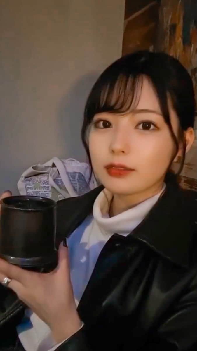 のインスタグラム：「《Reel♪♪ カフェチル☕️💕》⁠⠀ *⠀⠀⠀⠀⠀⠀⁠⠀⁠⠀⁠⠀⁠ 今回ご紹介させて頂きますのは❤︎⁠⠀⁠⠀⁠⠀⁠⠀ sarimaruさん<@pika.870>の素敵な動画🔆🎥 *⁠⠀⁠⠀⁠⠀ カフェがお似合いです❤️😉 まったりもいいですね‼️☕️ *⠀⁠⠀⁠ sarimaruさん<@pika.870> 素敵な投稿ありがとうござまいました☺️🎥✨⠀⠀ sarimaruさんのアカウントには他にも素晴らしいリール動画が沢山ありますので是非覗いてみてくださいね💁‍♀️💙⁠⠀⁠⠀⁠⠀⁠⠀ *⠀⁠ △▼△▼△▼△▼△▼△▼△▼△▼△▼ ⁠⠀⁠⠀⁠⠀ ❤🧡💛「美女美容事情」💚💙💜⠀⠀⠀⠀⠀⠀⠀⠀⠀⠀⠀⠀⠀⠀⁠⠀⁠⠀⁠⠀⁠⠀⁠⠀ 👇掲載ご希望の方は👇⠀⠀⠀⠀⠀⠀⠀⠀⠀⠀⠀⠀⠀⠀⠀⁠⠀⁠⠀⁠⠀⁠⠀⁠⠀ @b_b_j.jタグ付けと🖤 # ビジョビ ⁠⠀ 🖤タグ付けお願いします✨⠀⠀⠀⠀⠀⠀⠀⠀⠀⠀⠀⠀⠀⠀⠀⁠⠀⁠⠀⁠⠀⁠⠀⁠⠀ △▼△▼△▼△▼△▼△▼△▼△▼△▼ ⁠⠀⁠⠀⁠⠀⁠⠀⁠⠀ #カフェ #カフェ巡り #カフェ活 #カフェ女子 #カフェスタグラム #カフェ部 #カフェタイム #チル #インスタグラマー #インスタ美女」
